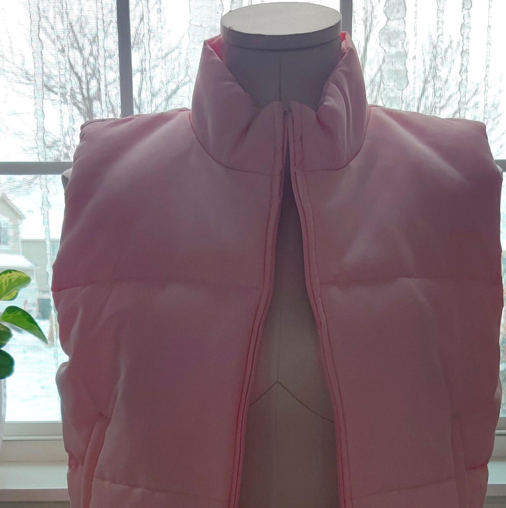 Girls light pink puffer vest 💗